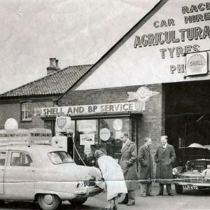0033B Pooley and Rackhams Garage 133 High Street