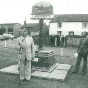0007E Unveiling Village Sign 