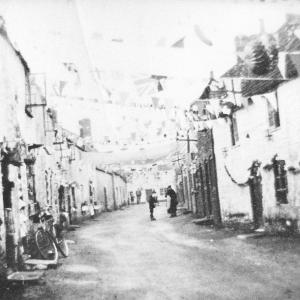 0010E Anchor Lane Coronation Day 1937 looking towards the Chequers in High Street Lakenheath