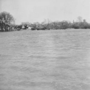 0015E Floods 1947 Sharpes Crn in background