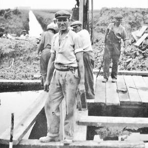 0030P Piling the Lode Bill Crane