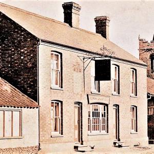 023PH The Old Bull circa 1912 Publican Henry G Allsop