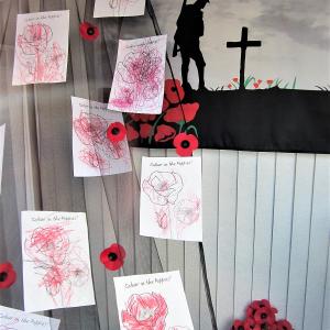 040WWI Poppies little fishes